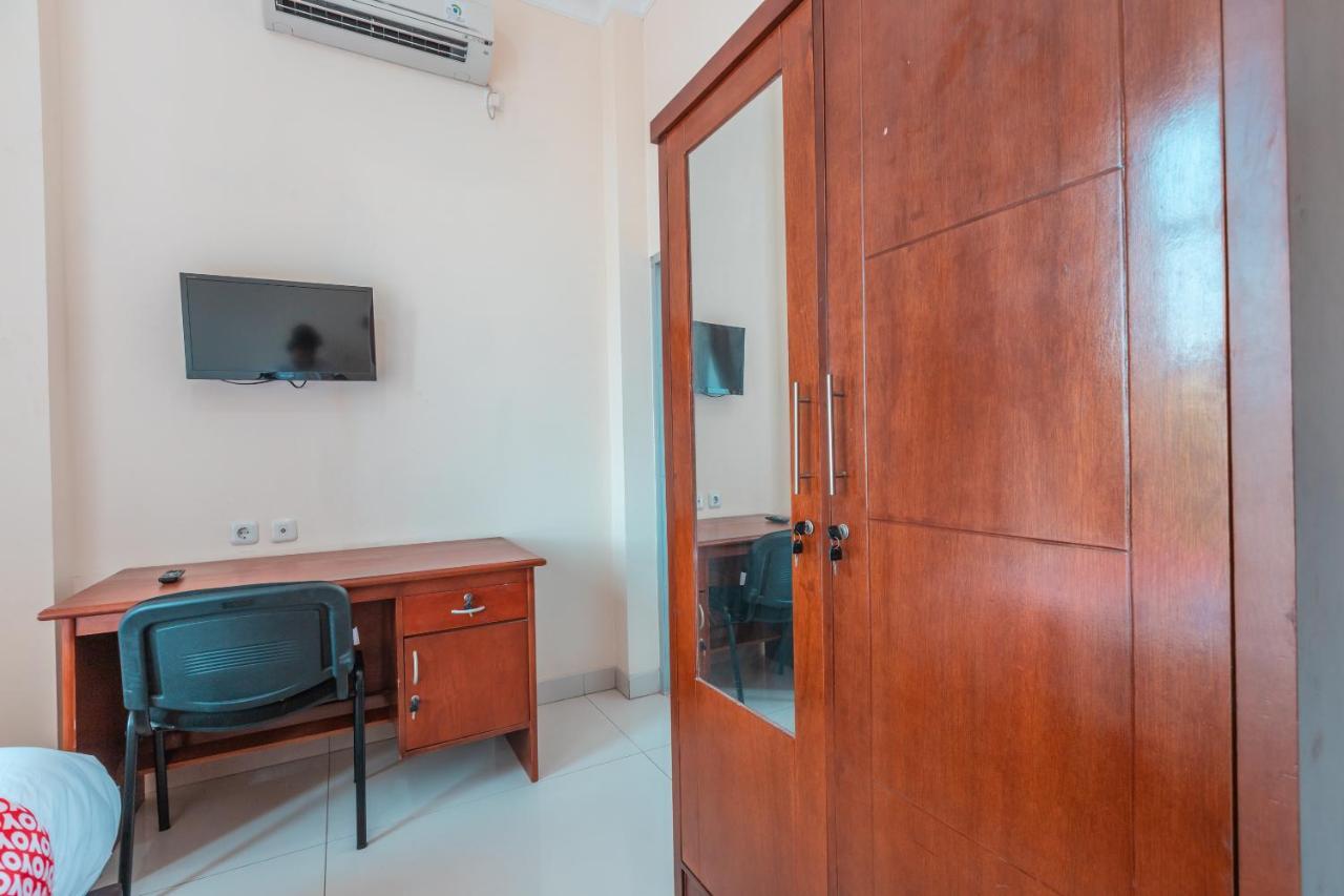 Reddoorz Near Universitas Esa Unggul Bekasi Harapan Indah Buitenkant foto